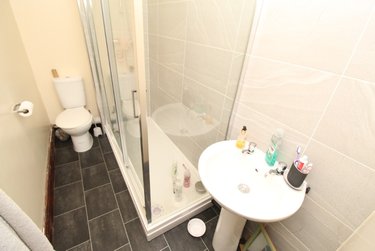 5 bed house, (5 Bed) Derby Road, Radford, Nottingham, NG71NQ - Image 2