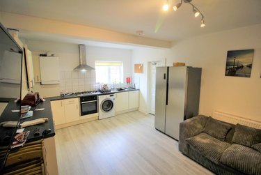 6 bed house, Fletcher Road, Beeston, Nottingham, NG92EL - Image 1