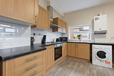 4 bed flat, Noel Street, Hyson Green, Nottingham, NG76AQ - Image 2