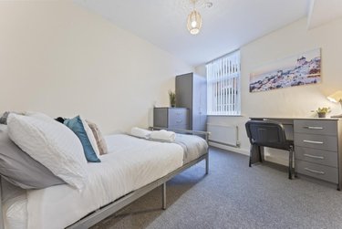 5 bed house, Peveril Street, Radford, Nottingham, NG74AJ - Image 1