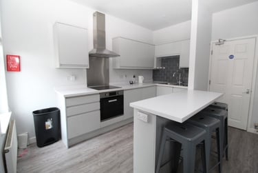 3 bed flat, (3 BED) Castle Boulevard, Lenton, Nottingham, NG71HP - Image 1