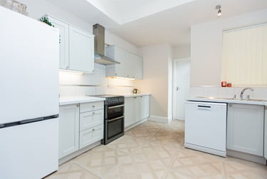4 bed house, (4BED) Charnwood Grove, West Bridgford, Nottingham, NG27NT - Image 2