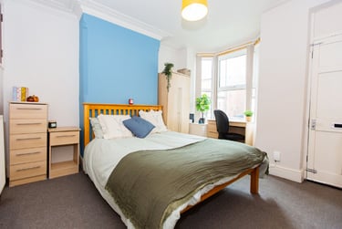 4 bed house, (4BED) Charnwood Grove, West Bridgford, Nottingham, NG27NT - Image 1