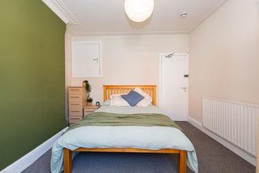 5 bed house, (4BED) Charnwood Grove, West Bridgford, Nottingham, NG27NT - Image 2
