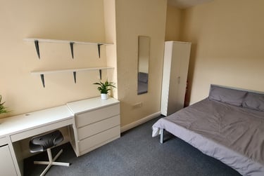 5 bed house, Boughey Road, Shelton, Stoke, ST42BQ - Image 1