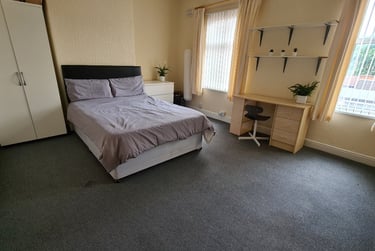 5 bed house, Boughey Road, Shelton, Stoke, ST42BQ - Image 2