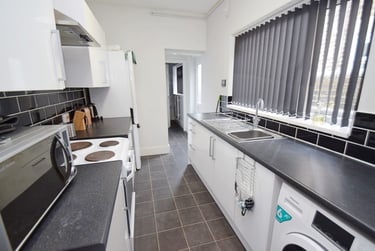 1 bed house, Leek Road, Shelton, Stoke, ST42BP - Image 2