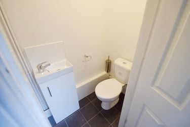 1 bed house, Leek Road, Shelton, Stoke, ST42BP - Image 8