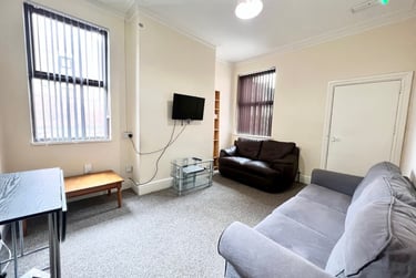 6 bed house, Crowther Street, Shelton, Stoke, ST42ER - Image 1