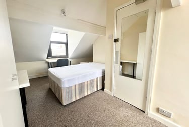 6 bed house, Crowther Street, Shelton, Stoke, ST42ER - Image 4