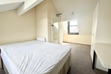 6 bed house, Crowther Street, Shelton, Stoke, ST42ER - Image 5