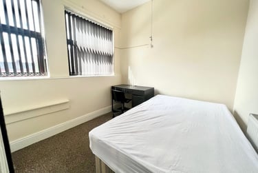 6 bed house, Crowther Street, Shelton, Stoke, ST42ER - Image 6