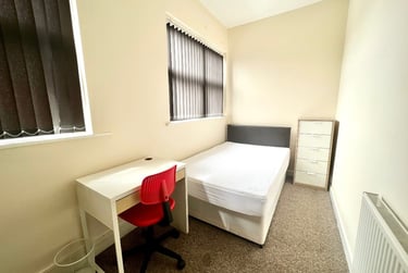 6 bed house, Crowther Street, Shelton, Stoke, ST42ER - Image 7