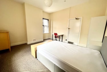 6 bed house, Crowther Street, Shelton, Stoke, ST42ER - Image 10