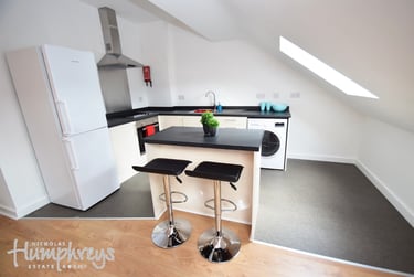 2 bed house, Lyme Valley Mews, Basford, Newcastle under Lyme, ST53TF - Image 2