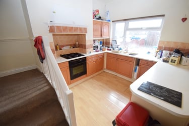 4 bed house, Church Street, Silverdale, Keele, ST56JH - Image 2