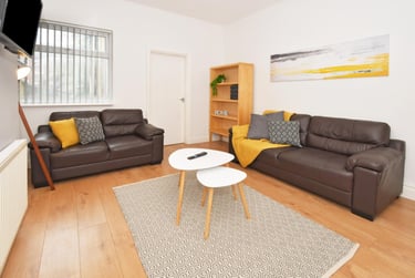 3 bed house, Spencer Road, Shelton, Stoke, ST42BE - Image 2