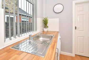 3 bed house, Spencer Road, Shelton, Stoke, ST42BE - Image 7