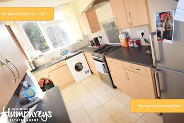 4 bed house, Roberts Avenue, Cross Heath, Newcastle under Lyme, ST59ES - Image 1