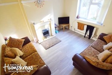 4 bed house, Roberts Avenue, Cross Heath, Newcastle under Lyme, ST59ES - Image 3