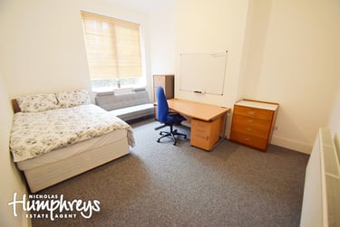 6 bed house, The Parkway, Hanley, Stoke, ST13BB - Image 2