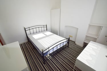 5 bed house, Boughey Road, Shelton, Stoke, ST42BQ - Image 2