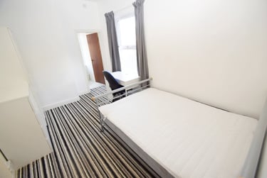 5 bed house, Boughey Road, Shelton, Stoke, ST42BQ - Image 4