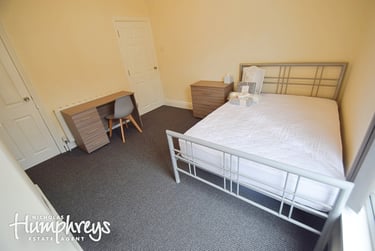 3 bed house, Watford Street, Shelton, Stoke, ST42EW - Image 4
