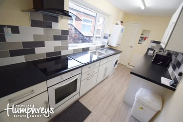 3 bed house, Watford Street, Shelton, Stoke, ST42EW - Image 1