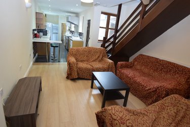 6 bed house, Seaford Street, Shelton, Stoke, ST42EU - Image 1