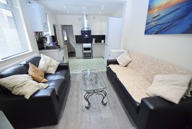 6 bed house, Ashford Street, Shelton, Stoke, ST42EH - Image 2