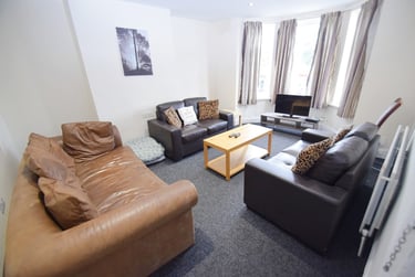 1 bed studio, Stoke Road, Shelton, Stoke, ST42QN - Image 1