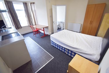1 bed studio, Stoke Road, Shelton, Stoke, ST42QN - Image 5