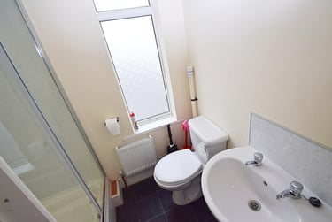 1 bed studio, Stoke Road, Shelton, Stoke, ST42QN - Image 6