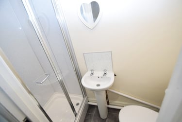 1 bed studio, Stoke Road, Shelton, Stoke, ST42QN - Image 8