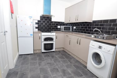 1 bed studio, Regent Road, Hanley, Stoke, ST13BL - Image 3