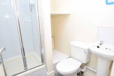 1 bed studio, Regent Road, Hanley, Stoke, ST13BL - Image 9