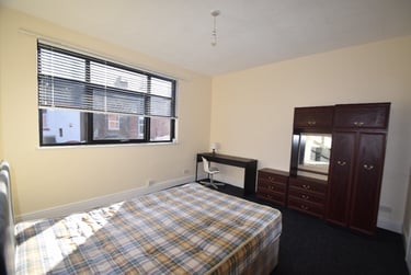 4 bed house, Boughey Road, Shelton, Stoke, ST42BB - Image 6