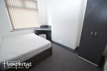 3 bed house, Crowther Street, Shelton, Stoke, ST42ER - Image 5