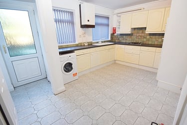 4 bed house, St. Georges Road, Cross Heath, Newcastle under Lyme, ST52NE - Image 1