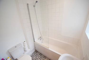 3 bed house, Spencer Road, Shelton, Stoke, ST42BE - Image 5