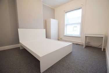 3 bed house, Spencer Road, Shelton, Stoke, ST42BE - Image 8