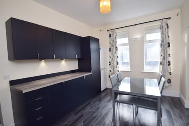 4 bed flat, Ashford Street, Shelton, Stoke, ST42EH - Image 1