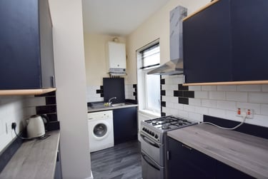 4 bed flat, Ashford Street, Shelton, Stoke, ST42EH - Image 2