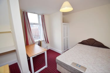 4 bed flat, Ashford Street, Shelton, Stoke, ST42EH - Image 6