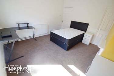 3 bed house, Spencer Road, Shelton, Stoke, ST42BE - Image 1