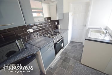 3 bed house, Spencer Road, Shelton, Stoke, ST42BE - Image 3
