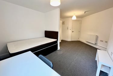 1 bed house, King Street, Basford, Newcastle under Lyme, ST51EN - Image 13