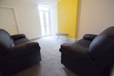 1 bed house, Leek Road, Joiners Square, Hanley, Stoke, ST13JL - Image 3