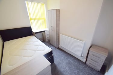 1 bed house, Leek Road, Joiners Square, Hanley, Stoke, ST13JL - Image 8